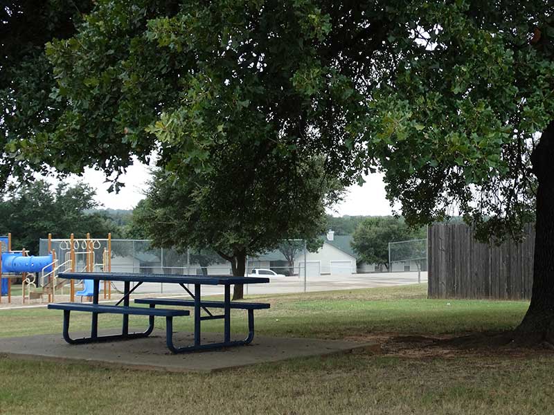 Fox Hollow Apartments 